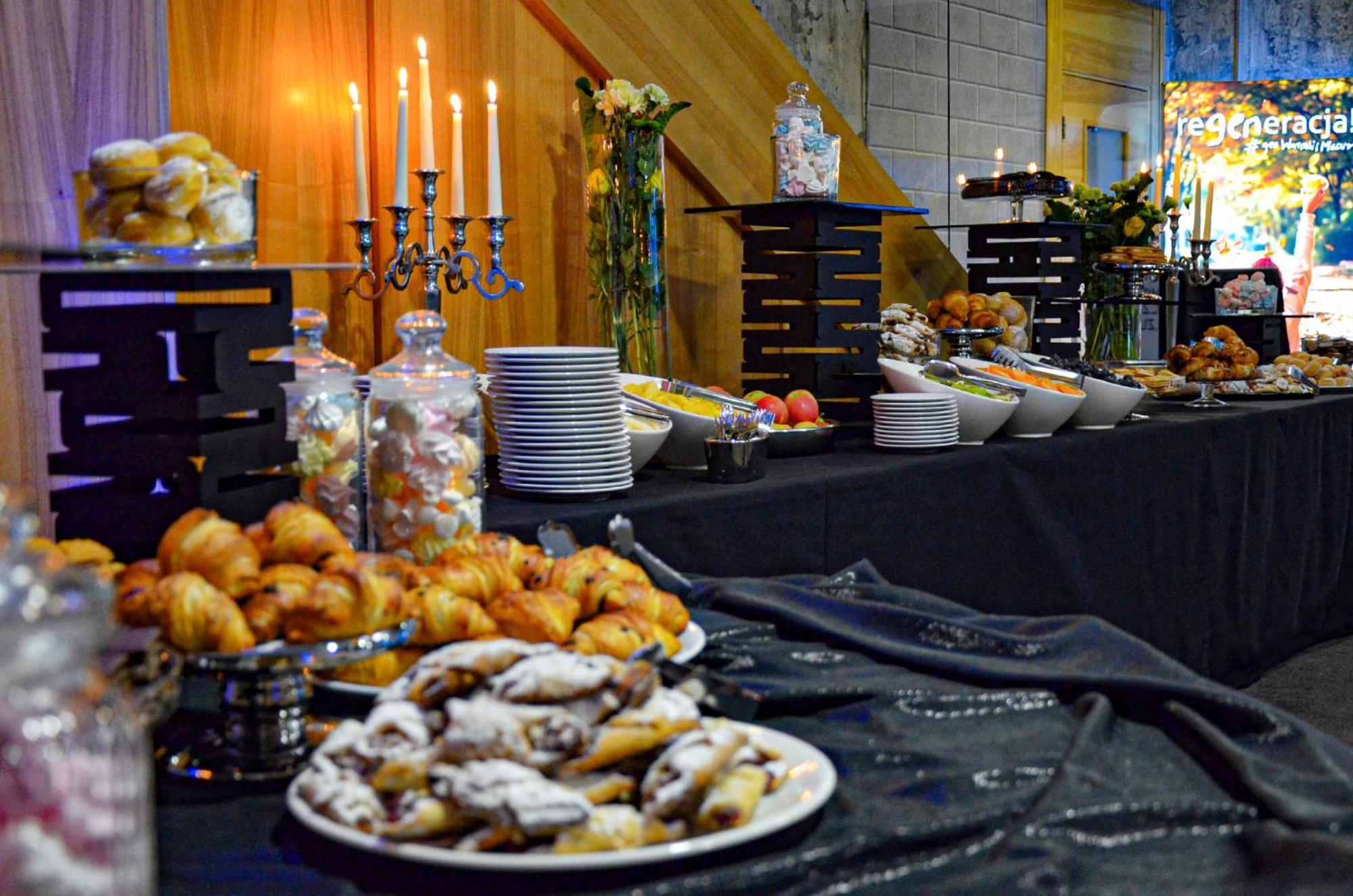 Willa Port Ostróda Exterior foto A buffet at a wedding reception